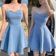 Trendig jeansklänning med vintage-tvätt