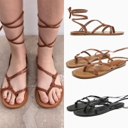 Selvtillenbare sandaler i flatmodell