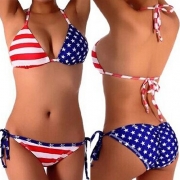 Sexig Bikini Träkt med Amerikanska Flaggen Stars och Stripes