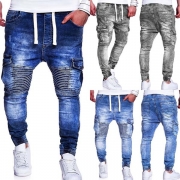 Moderiktiga jeans med mellanhög midja