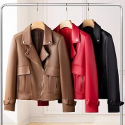 Högmidjad PU-läderkavaj med kostymkrage