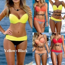 Sexig bikini set med kontrastfärger och push-up-effekt