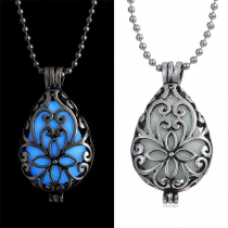 Retroinspirerat halsband med lysande hänge