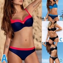 Sexigt bikiniset med kontrasterande färger