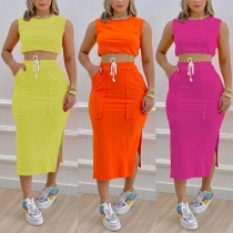 Sexigt enfärgat komplett set med crop-top och pennkjol