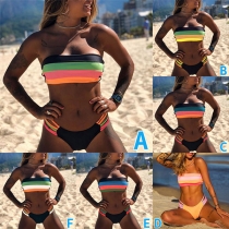 Sexig färgglad bikini i bandeau-stil med bandtryck