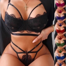 Sexigt tvådelat underklädersset med spets- och skarvad design