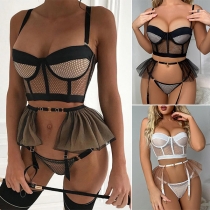 Sexig tredelat underkläderset med mesh, volanger och snörning