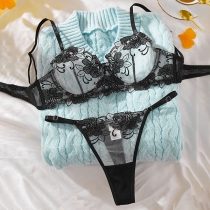 Sexig röd tvådelad underklädeset med blommigt broderi
