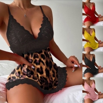 Sexig body med spetsskarvad V-ringad och rygglös design
