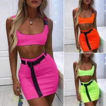 Sexigt tvådelat set med Crop Top och minikjol inklusive bälte