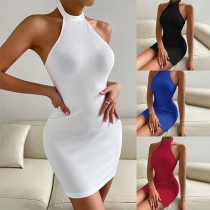 Sexig festklänning med enfärgade Halter Neck och öppen rygg