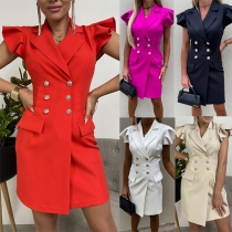 Elegant enfärgad V-ringad ärmlös bodycon-klänning med dubbelknäppning