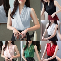 Mode V-ringad ärmlös satin skjorta i enfärgad design