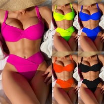 Sexigt enfärgat tvådelat bikinisätt