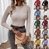 Casual enfärgad skjorta med rund hals, långärmad och ribbade detaljer.