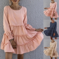 Casual Enfärgad Klänning med rund hals och ruffle detaljer