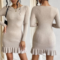 Elegant enfärgad Bodycon-klänning med rund hals och långa ärmar (volangribbad, tunn stickning, resår)