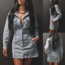 Gatumode Old-wash stativkrage med främre knappar, bröstfickor och långärmad denimklänning.