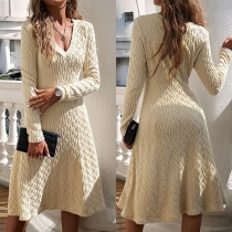 Tröja med ribbmönster och V-ringning, i kabelstickad design