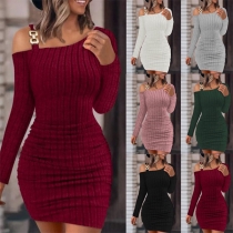 Sexig långärmad ribbad bodycon klänning med sned axel och spänne