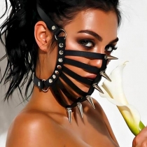 Sensuell Mask med Snygga Straps och Nitdekoration