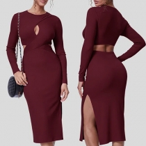 Attraktivt urringad långärmad bodycon-klänning med rund hals och slits.
