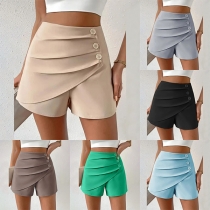 Mode enfärgade shorts med knäppning och rynkning