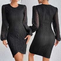 Elegant skarvad långärmad oregelbunden Bodycon Klänning i gasväv med rund hals