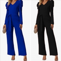 Mode enfärgad V-ringad långärmad jumpsuit med självknytning.