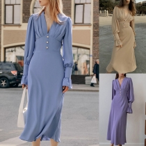 Elegant rynkad V-ringad långärmad midiklänning i enfärgad design