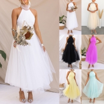 Modeklänning i enfärgad design med halterneck, rygglös och ärmlös stil - Tutu Gaze