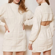 Mode enfärgad kabelmönster Mock Neck Långärmad Back Cutout Tröjklänning