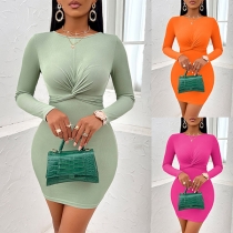 Modekläder – Enfärgad Ruched Långärmad Bodycon Klänning med Rund Hals.