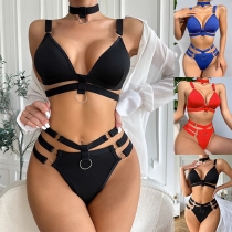 Sexigt set med O-ringar och utskärningar - perfekt för underkläder
