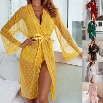 Sexigt Jacquard-tredelat underkläderset med halvgenomgående mönster, inklusive brassiere, trosor och mantel.