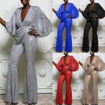 Modepaljetter med V-ringad volang, kortärmad jumpsuit med vida ben.