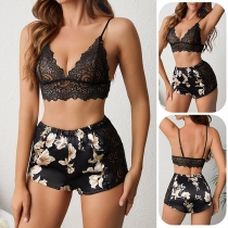 Sexig set med spetsbh och blommiga tryckta shorts