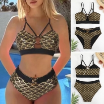 Sexiga bikini-set med guld accenter, O-ring utskärning och hög midja