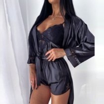 Sexigt svart pyjamas-set i tre delar - Cami Top, Shorts och Robe