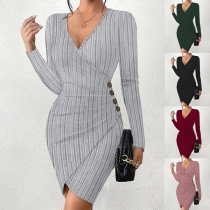 Sexig klänning med V-ringning, sidoknäppning och oregelbunden nederkant - Ribbade detaljer, Bodycon-stil