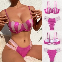 Sexig bikiniset i kontrastfärg med utskurna detaljer – tvådelad