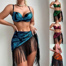Bohemia stil blomtryckt tredelad baddräktsset inkluderar bikiniöverdel, bikiniunderdel och tofsad simkjol.