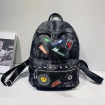 Gatumode Gammalt tvättad Rivet Patch Denim Ryggsäck