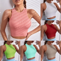 Mode: Bequem und Bunt - Ärmelloses Crop-Top mit Rundhalsausschnitt