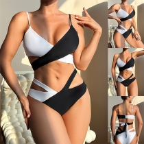 Sexigt bikini-set med kontrastfärgad kors och tvärsnitt