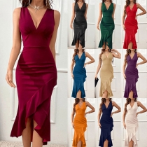 Elegant enfärgad V-ringad ärmlös volang oregelbunden Bodycon-klänning