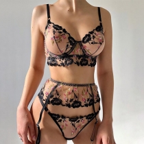Sexig blommig broderi Demi-through spets Tredelad underkläderset.