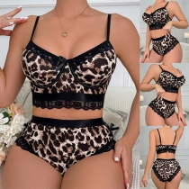Sexigt set med spets och leopardmönster