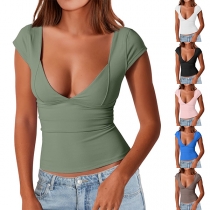 Dopp in i sexighet med V-ringad kortärmad crop topp